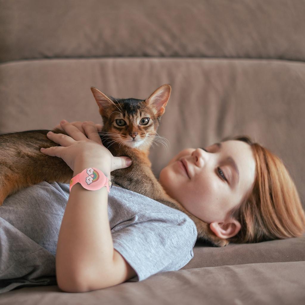 Opaska pasek silikonowy na lokalizator AirTag na rękę dla dziecka - tęcza różowa