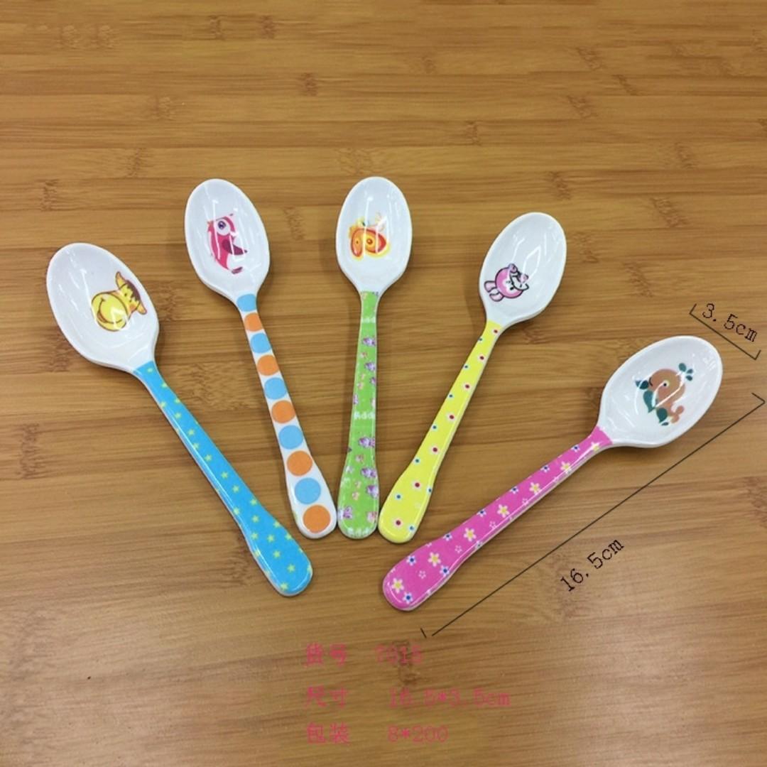 

1pc New Children Colorful Spoon Coffee Heart Cake Plastic Meal Spoon Home Restaurant Tableware Spoons KC