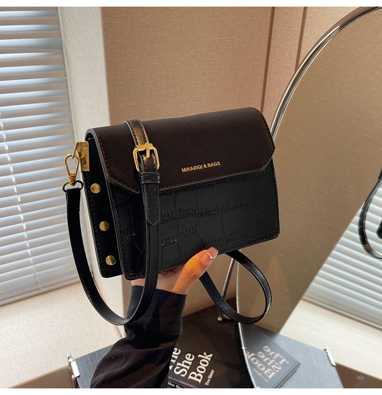 

Super fire small bag women s autumn and winter versatile 2024 new retro fashion shoulder messenger bag going out small square bag чёрный