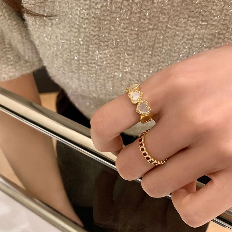 Stylish Shell Heart Ring For Women With Elegant Geometric Design And Adjustable Size