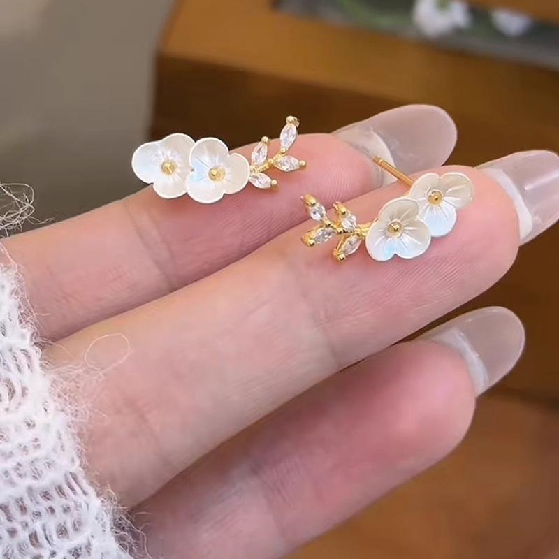 S925 Sterling Silver Fresh Flower Pearl Stud Earrings - Forest Style, Light Luxury, High-End for Women
