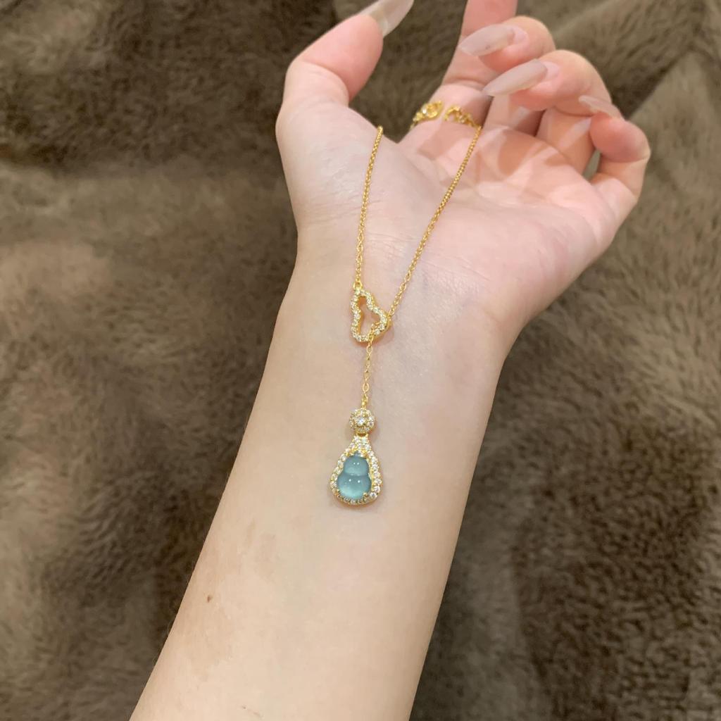 Retro High-End Diamond-Inlaid Hollow Gourd Choker Necklace for Women – Versatile Light Luxury Fashion Clavicle Chain