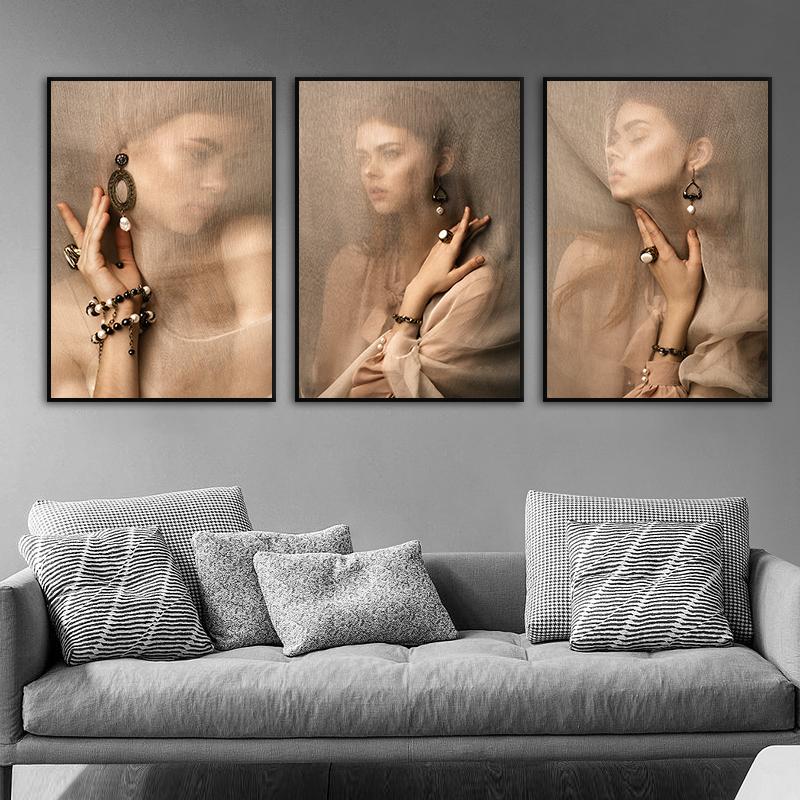 Abstrakte Sexy Mädchen Tragen Schmuck Poster und Drucke Nordic Wand Kunst Leinwand Malerei für Wohnzimmer Wohnkultur