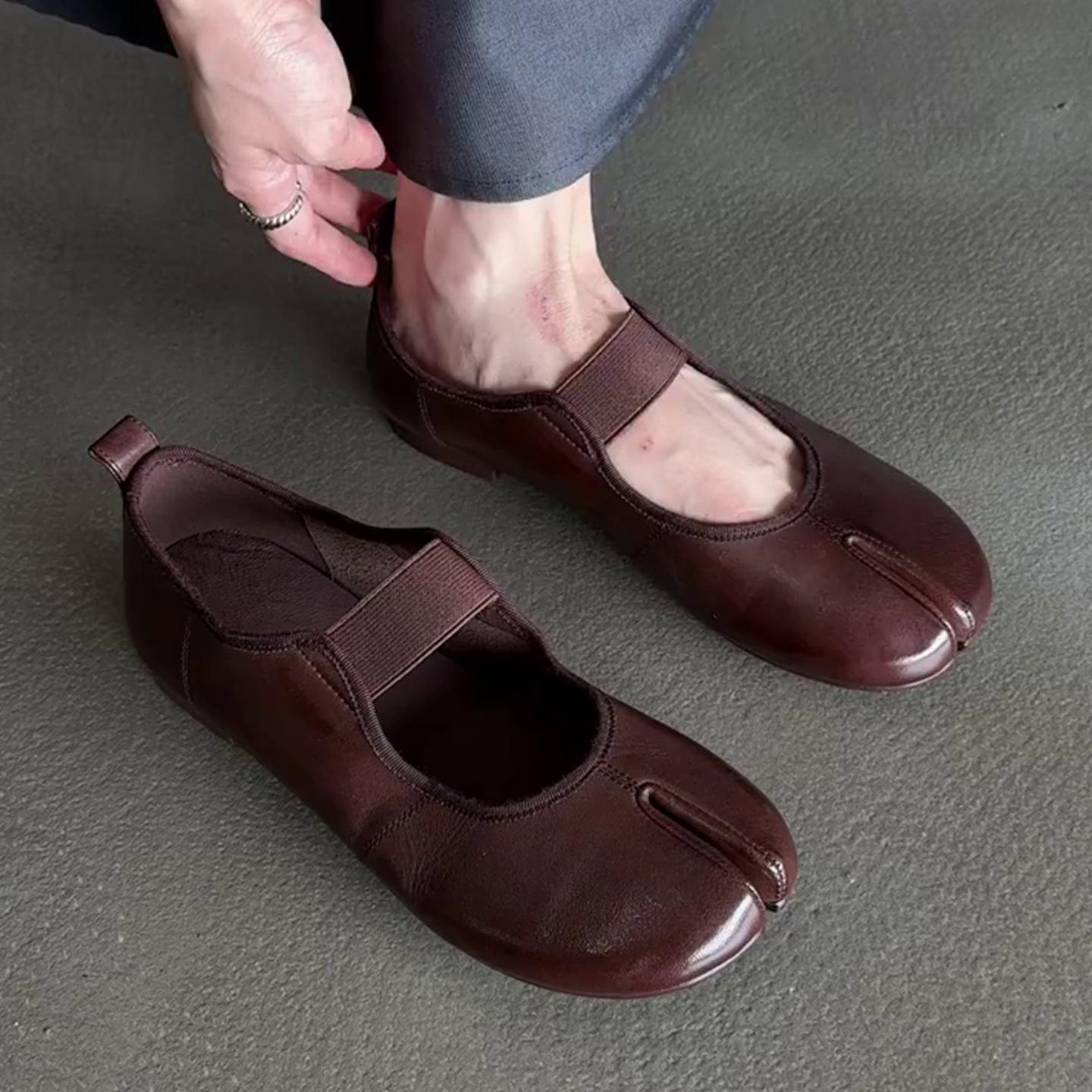 

Версия из овчины~ туфли-одинарки с круглым носком на плоской подошве с разделенным носком, с легким вырезом, французским эластичным ремешком на подъеме, удобные и универсальные женские туфли Мэри Джейн 40 коричневый