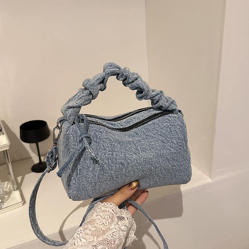 

Niche design casual fashion bag women s autumn new 2025 pillow bag foreign style personalized shoulder messenger bag джинсовый синий
