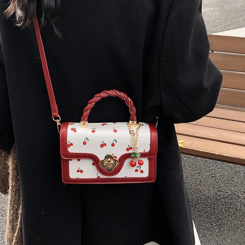 Premium texture fashion handbag women's U2025 new trendy niche messenger bag versatile small square