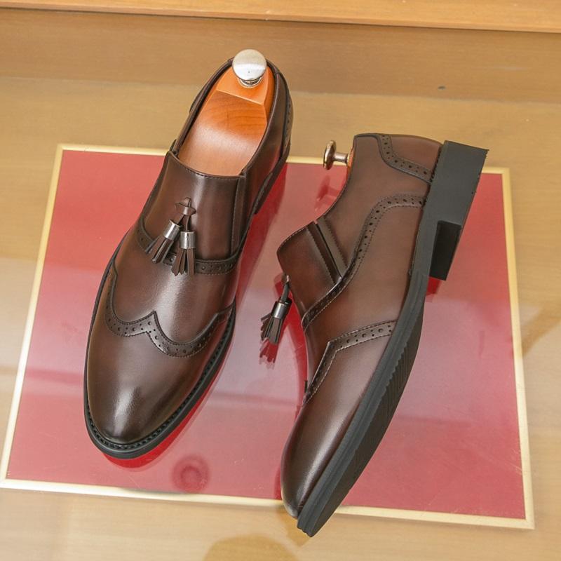 Designer New Men Pointed Tassels Leather Brogues Shoes Britain Fashion Gentleman Tassels Loafers Wedding Formal Dress Footwear