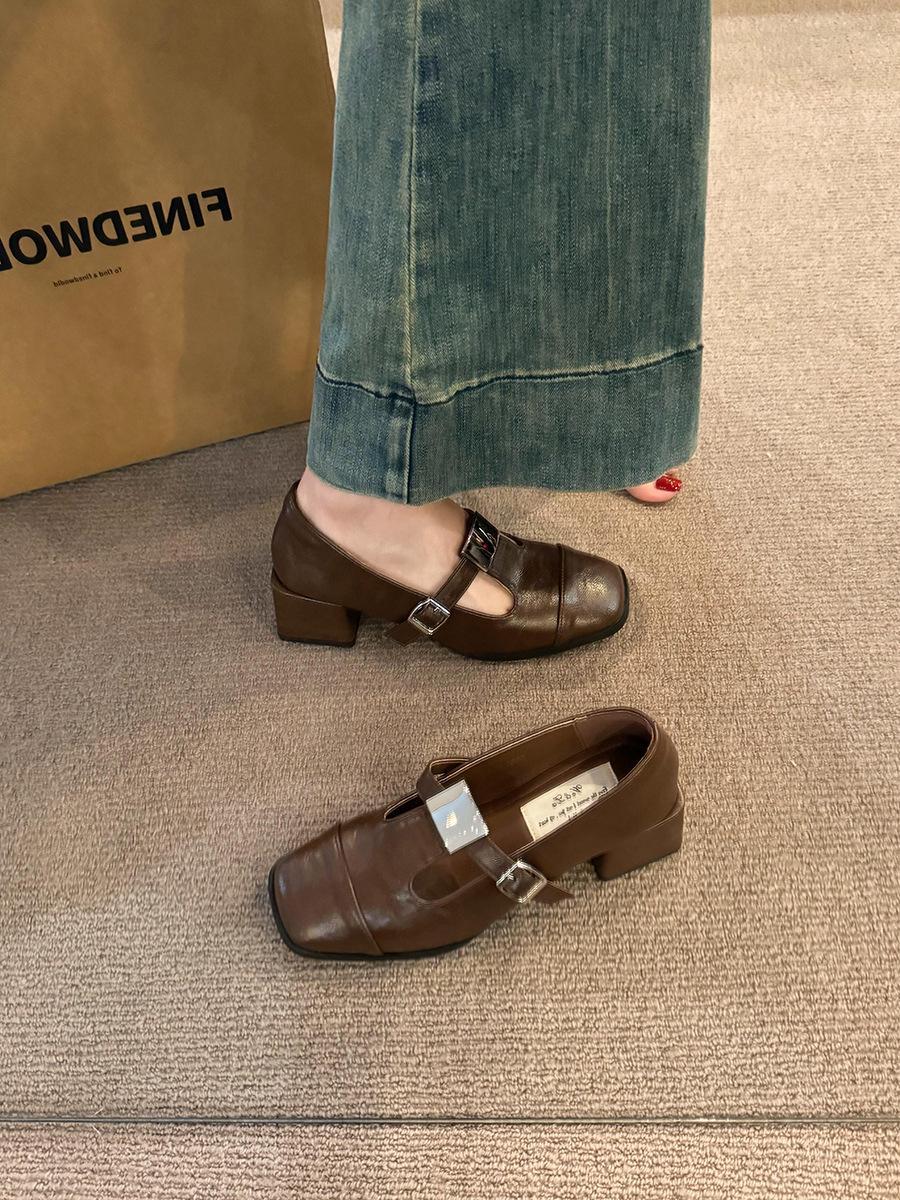 

Foreign style retro light mouth single shoes women s middle heel autumn and winter new French high heels fashion thick heel Mary Jane small leath 39