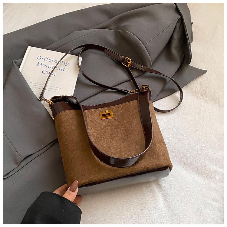 

Ретро сумка Женская сумка-тоут мессенджер 2025 осень новая матовая повседневная портативная на плечо сумка-ведро Сумка для通勤