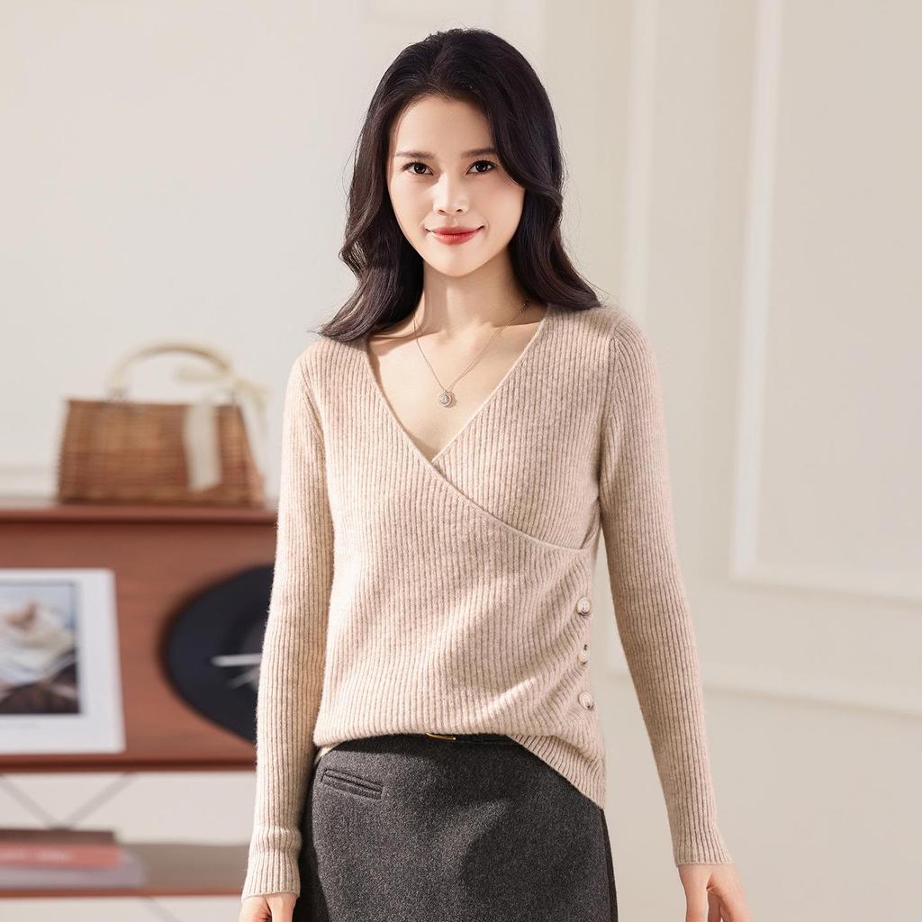 2025 Autumn/Winter Women's Slim-Fit V-Neck Wool Sweater: Versatile, Flattering Fashion Top