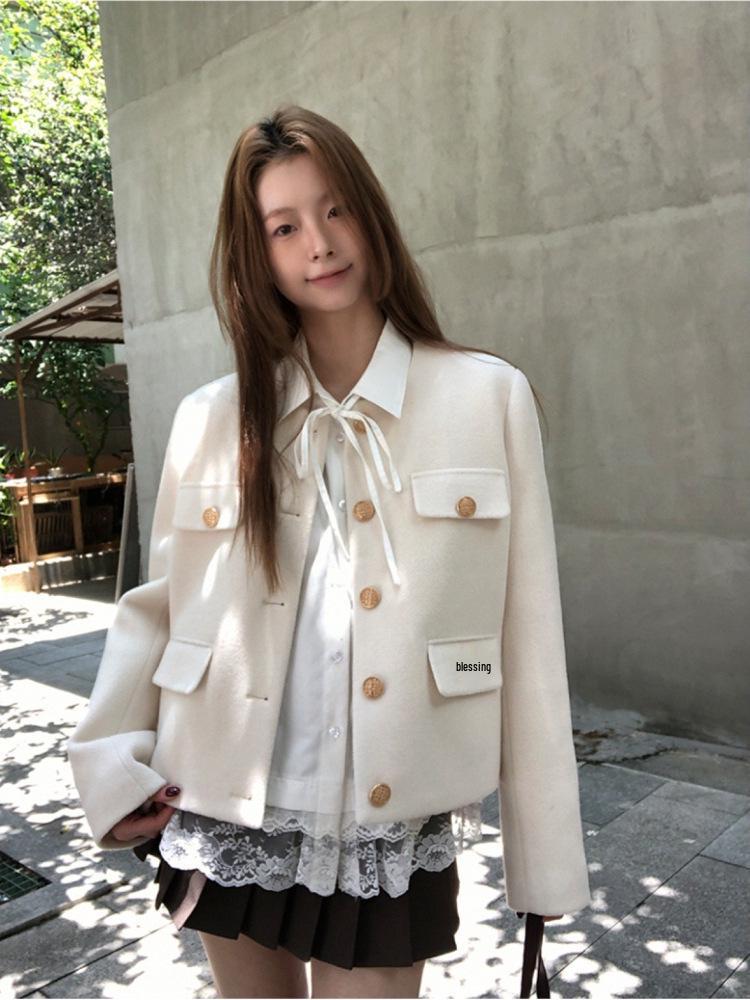 Red Hall Women's Early Autumn 2025 French-Style Lace Shirt - Unique and Beautiful