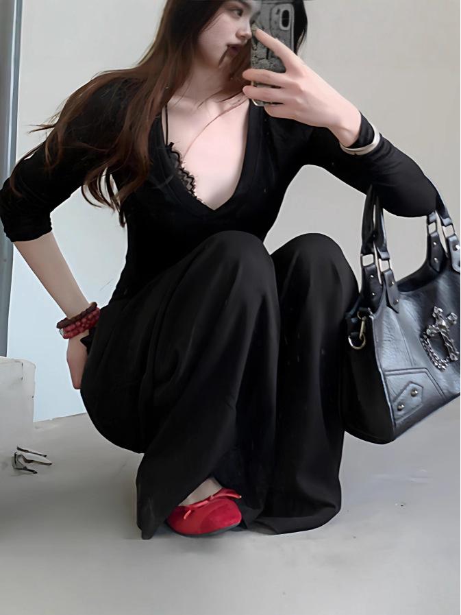 210g Fine Cotton V-neck Black Base Layer Long Sleeve Top for Women - Autumn/Winter Hot Girl Style