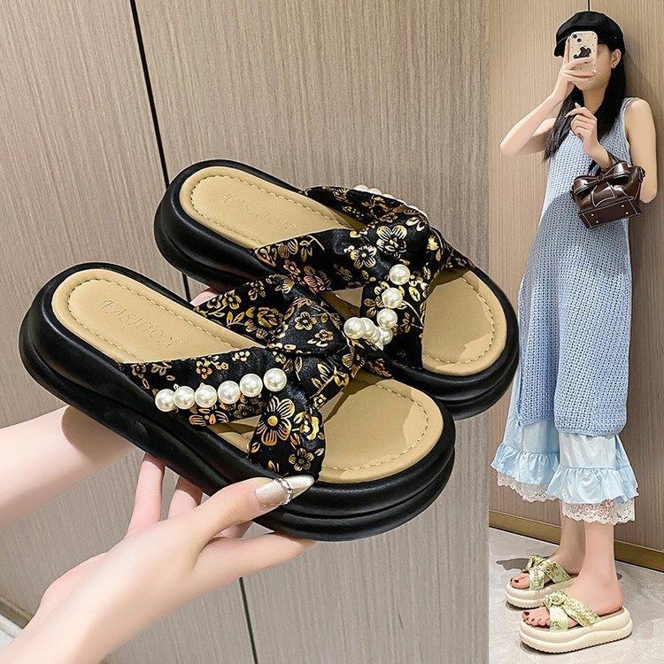 Internet Celebrity Thick Bottom Color Cross Pearl Slippers Women 2025 New Summer Wear Non-slip Casual Beach One-word