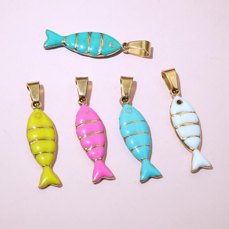 Ciondolo Pesce con Gocce d'Olio Dorate in Acciaio Inossidabile - 7x28mm, 1.6g, Perfetto per Collane e Braccialetti Fai-da-Te Fatti a Mano.