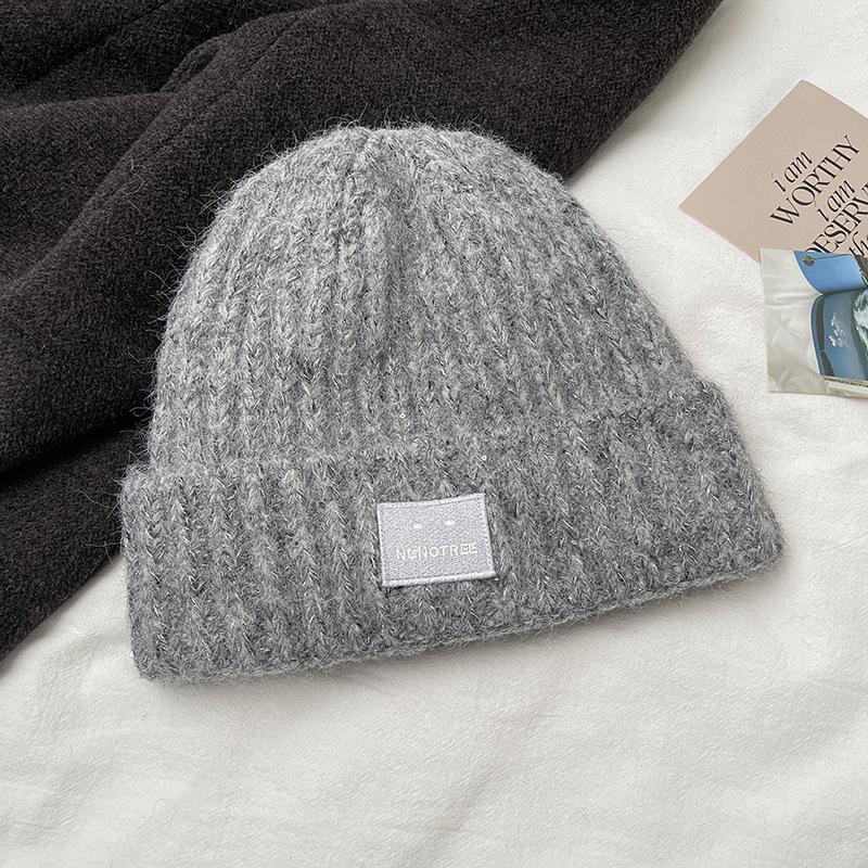 2025 Women's High-Quality Wool Knit Beanie: Autumn & Winter Style with Warm Ear Protection, Fashionable & Versatile for Large Head Circumference