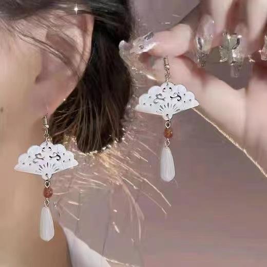 

Серьги в китайском стиле с благоприятным облачным веером, серьги с кисточками в виде капель воды в старинном стиле, крутые и элитные серьги, аксессуары для юбки с лошадиным лицом