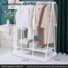 Porte-vêtements sur pied étanche à la poussière avec housse transparente et sac à vêtements