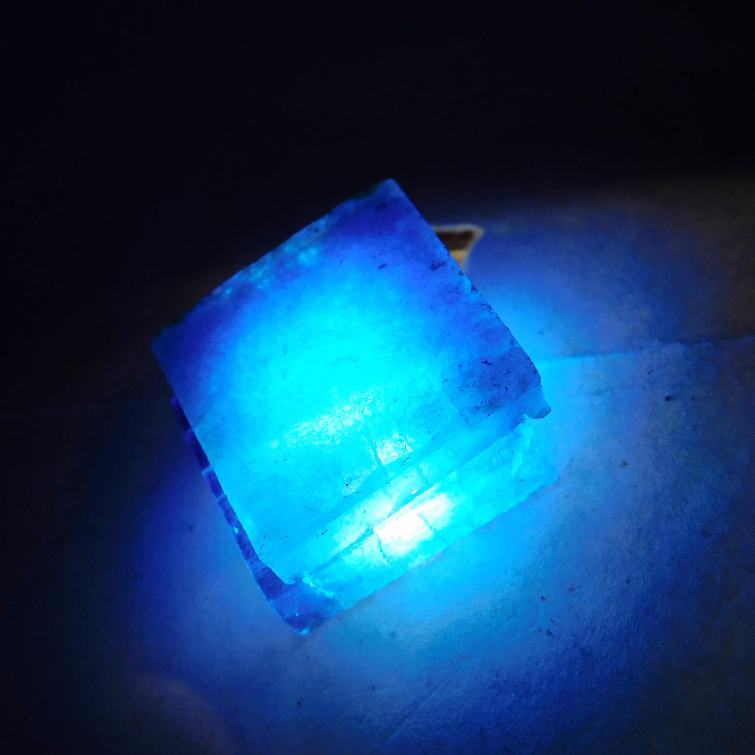 

Синій Сапфір Необроблений 32.12 Карата Натуральний Неогранований Необроблений Розсипний Дорогоцінний Камінь СЕРТИФІКОВАНИЙ M-660-Ra 18 mm approx синій