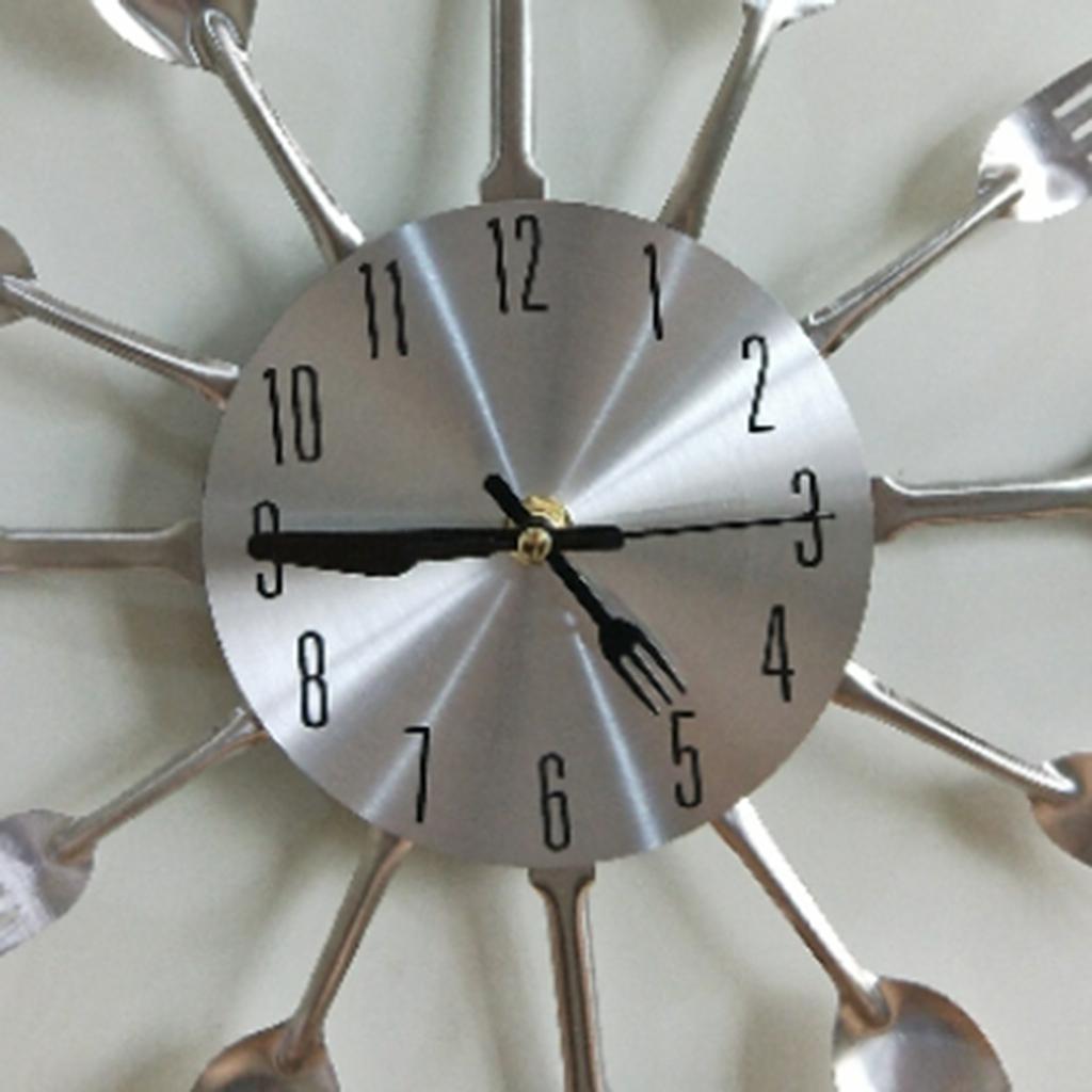 Non-ticking Creative Pan Shape Wall Clock Luxury Metal Digital Wall Timepiece for Kitchen Restaurant Wall Decor
