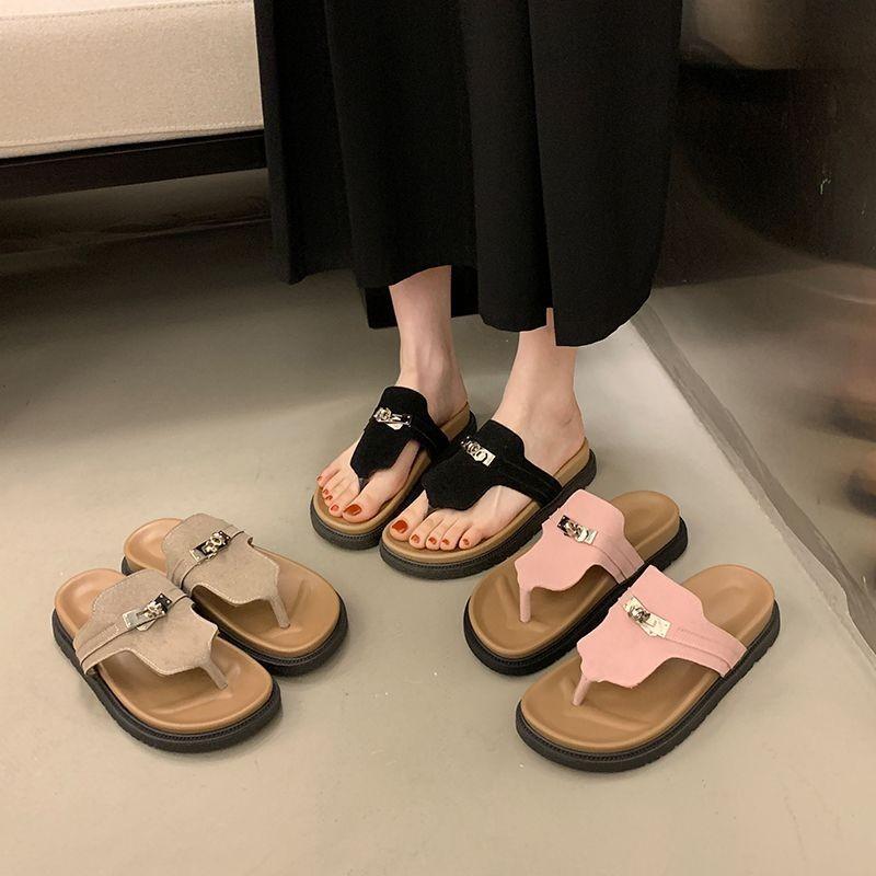 Foreign trade thick-soled cool slippers women's 2025 new metal lock flip-flop toe drag summer wear beach sandals women