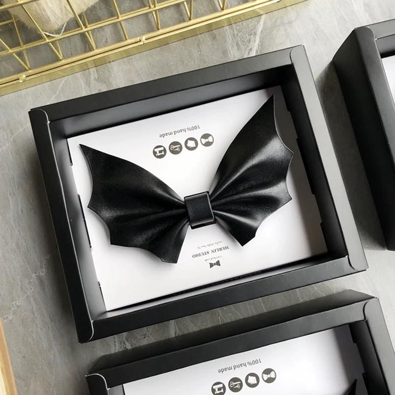 

2025 Hip Hop Leather Bow Tie Man Meeting Party Wedding Cosplay Batwing Bowtie Gift Box Accesorios Hombre