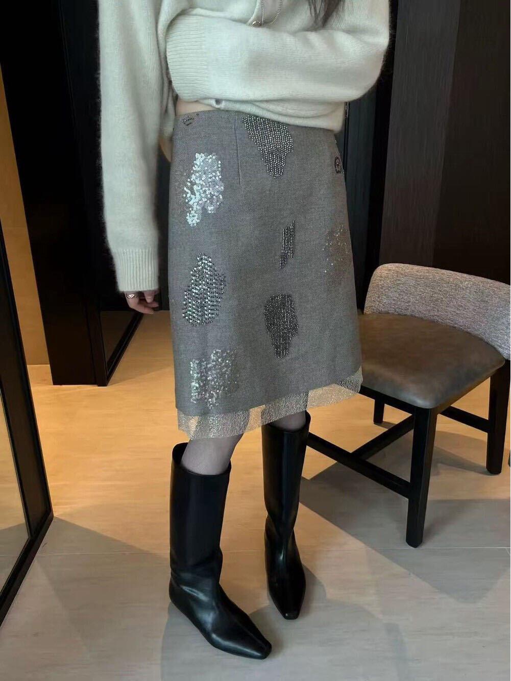 

Elegant Old Money Heavy Embroidered Beaded Pencil Skirt - Quiet Luxury for Women L светло-серый