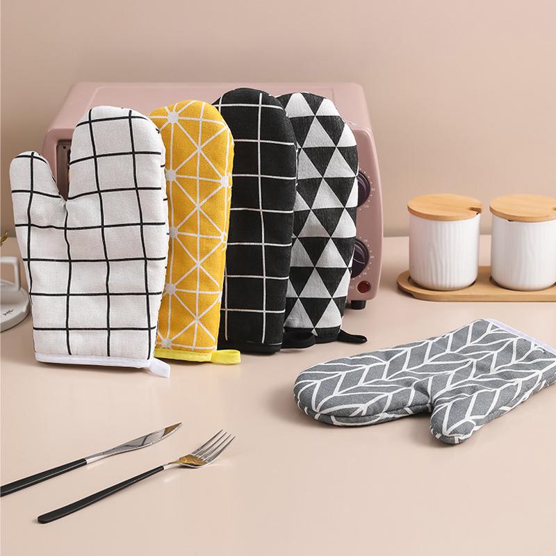 Thickened Plaid Heat-Resistant Cotton Linen Oven Gloves