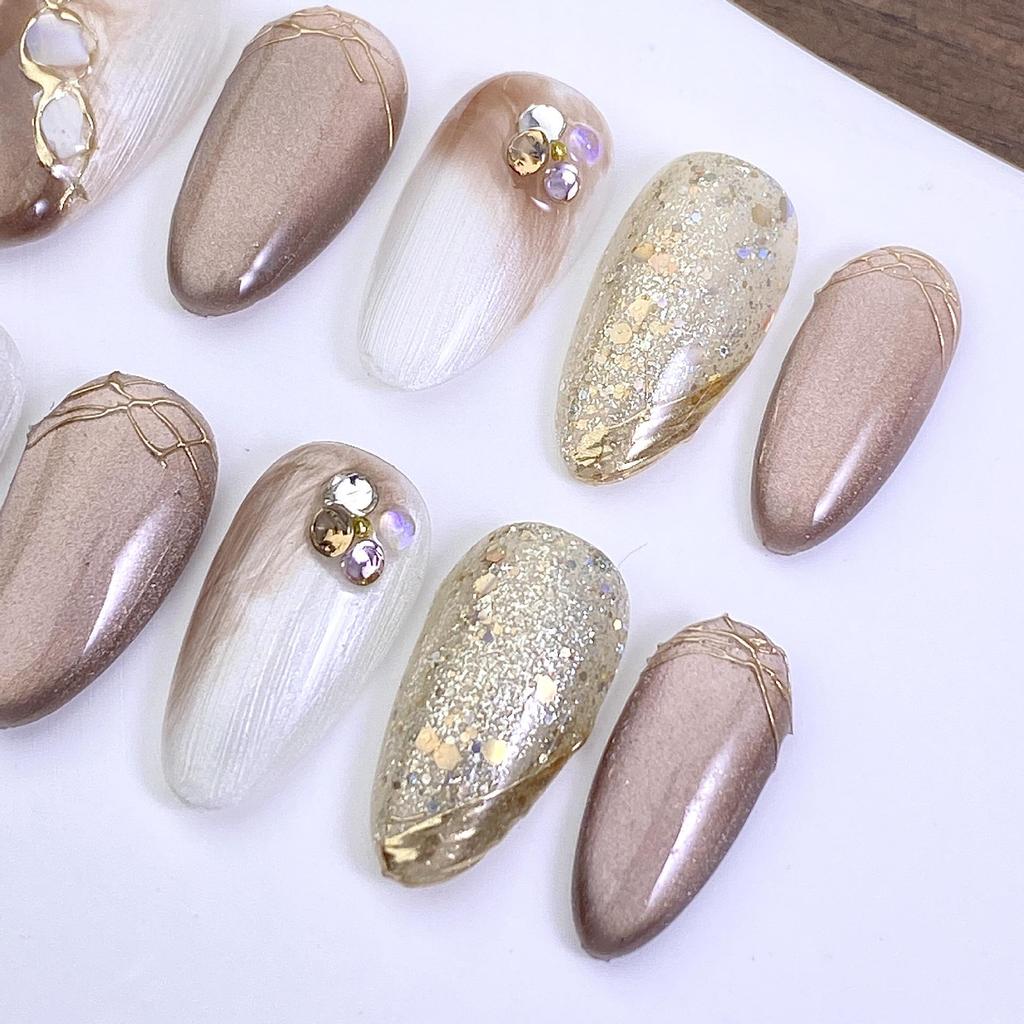 Almond Cat Eye Glitter Nails: Detachable, Wearable, Smudge-Proof False Nails with Whitening Finish