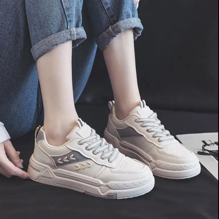 

Повседневная белая женская обувь на толстой подошве 2025 новая мода корейская версия спортивный тренд кеды для женщин 40 белый