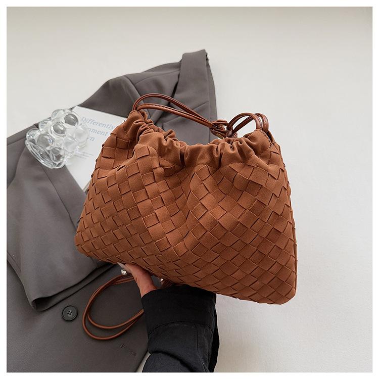 2025 New Retro Woven Garbage Bag Cloud Bag Women's Fashion Commuter Simple and Versatile Soft Side Shoulder Crossbody Bag