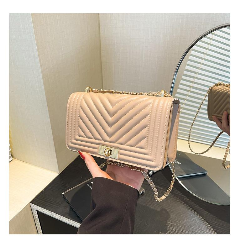 

Популярная в этом году модная корейская версия ретро-цепочка маленькая сумка женская 2025 весенняя модная темпераментная сумка-мессенджер маленькая квадратная сумка хаки