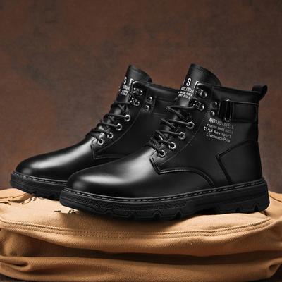 Stivaletti corti casual da uomo moda high top antiscivolo stivali da lavoro uomo street pelle stivali da moto 2025 nuove scarpe platform da uomo