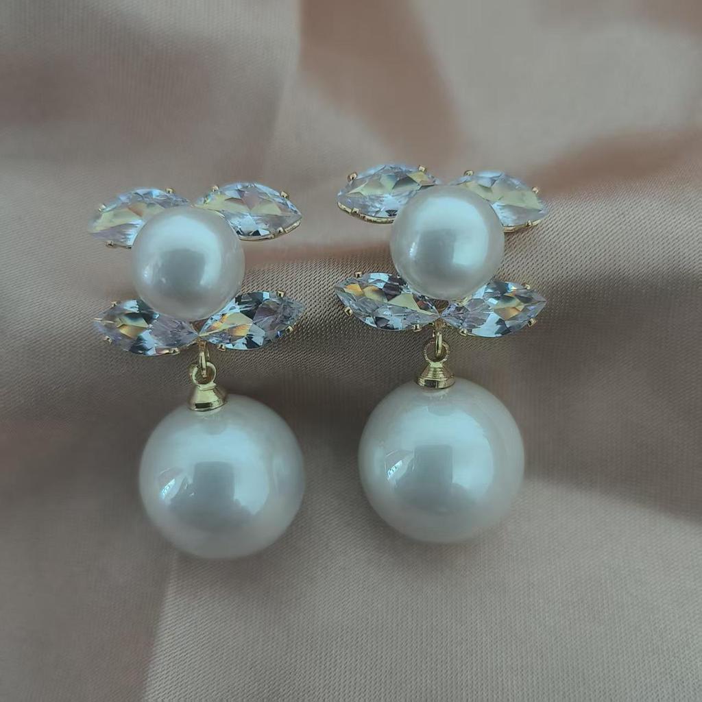 2025 Elegant Pearl Zircon French Dangle Earrings, High-End Niche Luxury for Women’s Fashion.