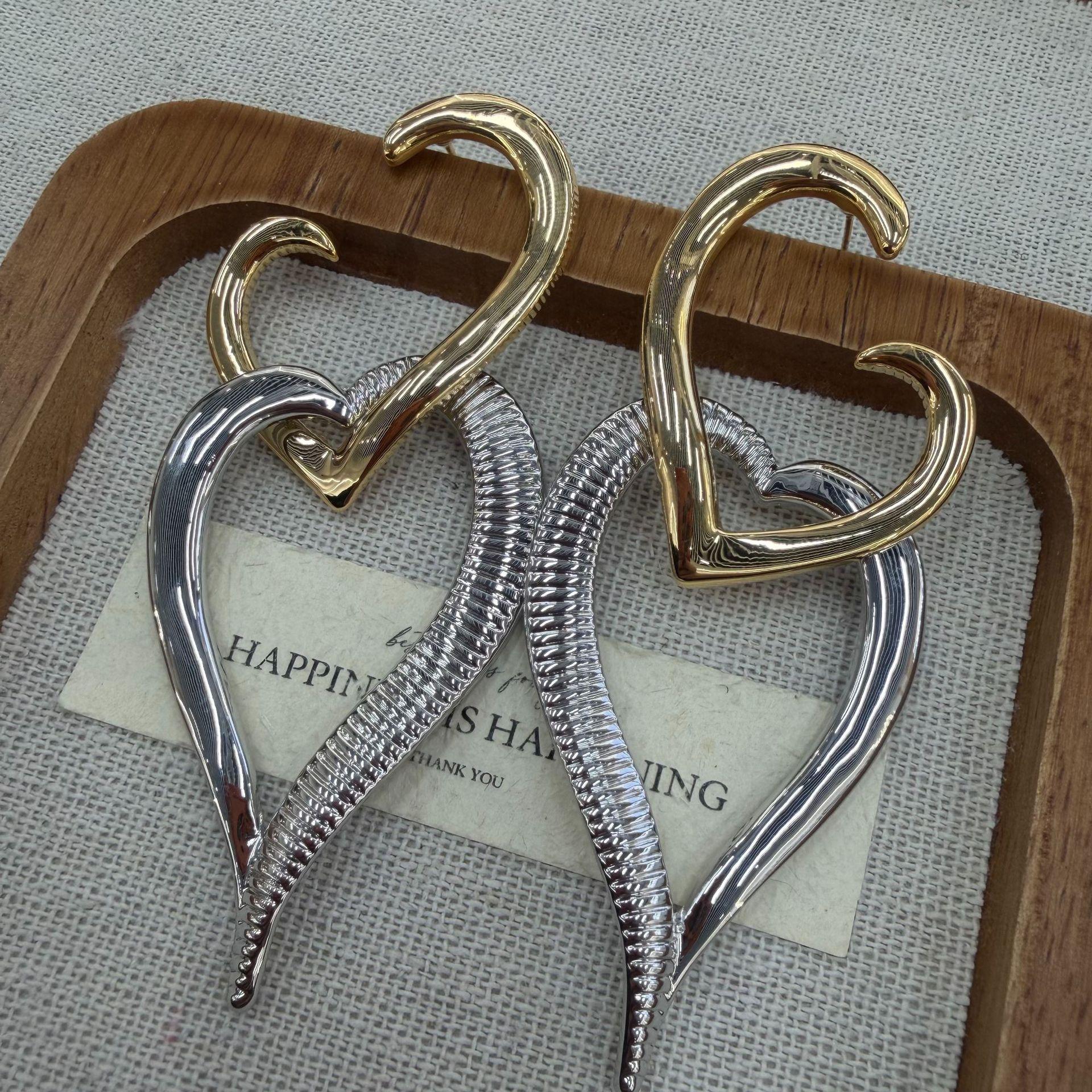 Wind Two-Color Love Earrings, Personalized Hollow Design, Peach Heart-Shaped Two-Color Metal Ears