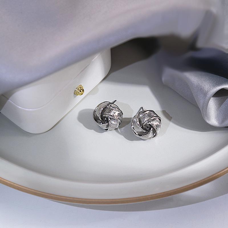 Premium Metal Geometric Earrings: Vintage French Floral Peach Heart Design