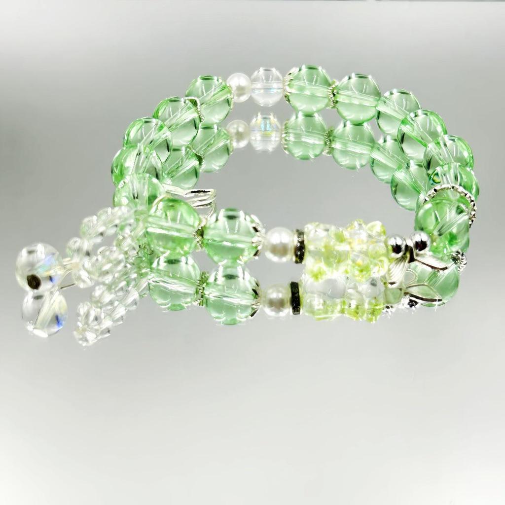 Ice Crystal Glass Beaded Bear Bracelet: Versatile, Elegant, and Trendy.