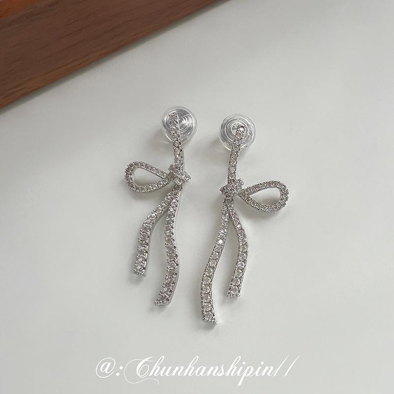 French full zirconium bow ear clips without ear piercings, mosquito coil disc earrings, long high-end temperament ear buckles, niche earrings.