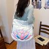 Geräumige gesteppte Hobo-Tasche mit farbenfroher Lotus-Stickerei Modische Umhängetasche für Damen Große Kapazität Tote für Reisen Tägliche Nutzung Weich gepolstert