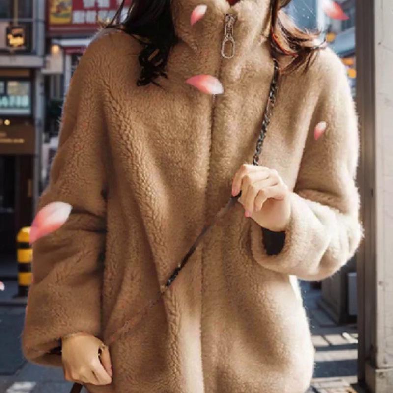 Women's 2025 Lambswool Short Jacket: Autumn/Winter Korean Retro Hong Kong Style, Warm and Versatile.