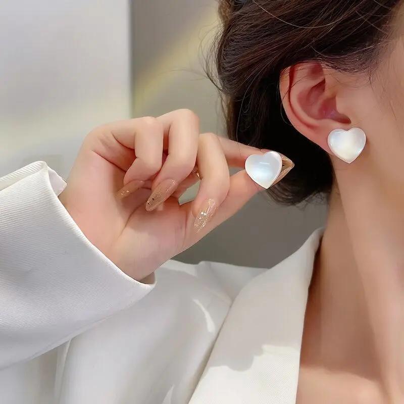 Heart Pearl Earrings for Women Jewelry Making Cute Romantic Earrings Elegant Fashion Minimalist Style Stud Earrings for Women