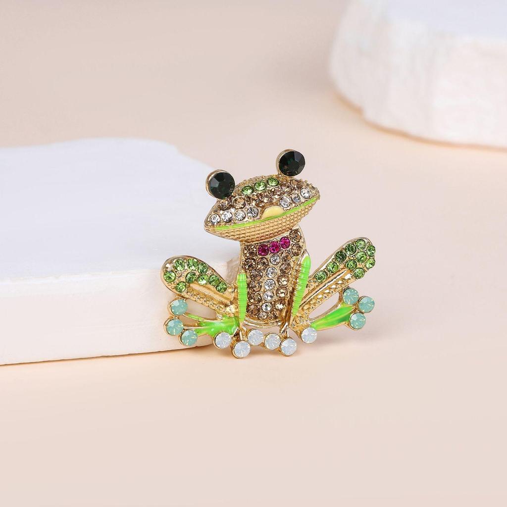 Retro Frog Brooch: Unique European & American Design for Coats & Suits