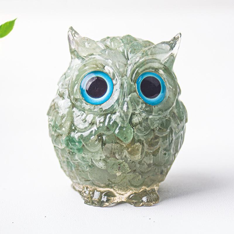 Uil als bureaudecoratie van kristalhars met glinsterende steentjes, ideaal als cadeau voor thuis of op kantoor.