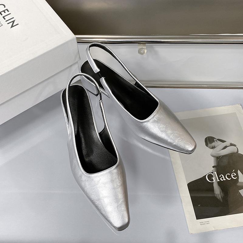 

Простые сандалии на низком толстом каблуке, темпераментные, с закрытым носком, лето 2025, одинарная обувь, квадратный носок, модные полушлепанцы, крутые шлепанцы, женская одинарная обувь 42 серебряный