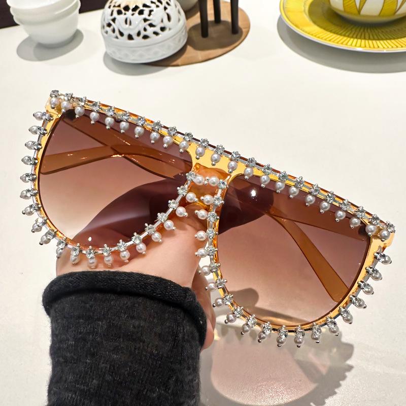 Sonnenbrille mit Strass-Glanz-Design, modischer einteiliger Rahmen, graue Sonnenbrille für Damen, trendige Dekoration für Partys