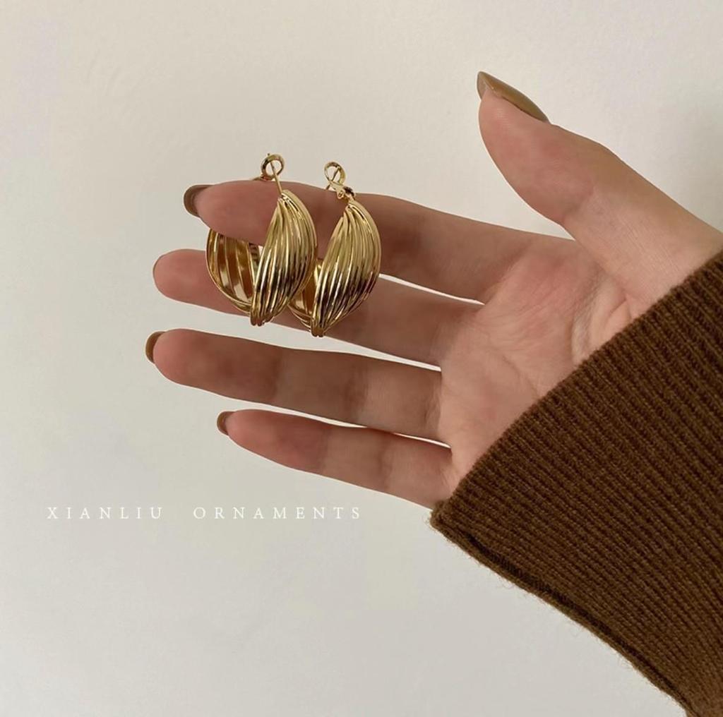 Klassische Retro Metallohrringe für Damen - Schicker europäischer und amerikanischer Stil