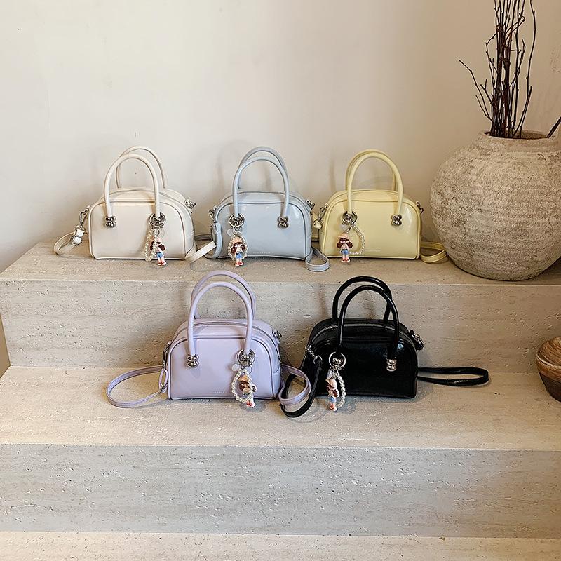 High-end niche design small square bag women's 2025 summer new fashion handbag commuter simple shoulder bag bag