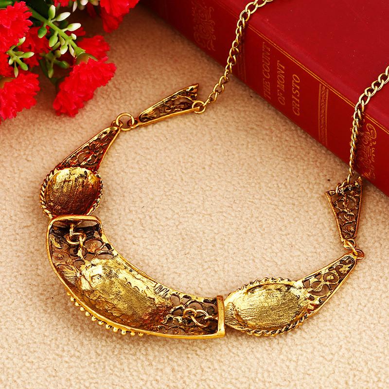 Vintage Alloy Moon Pendant Necklace With Geometric Design For Nightclub Fashion And Gift