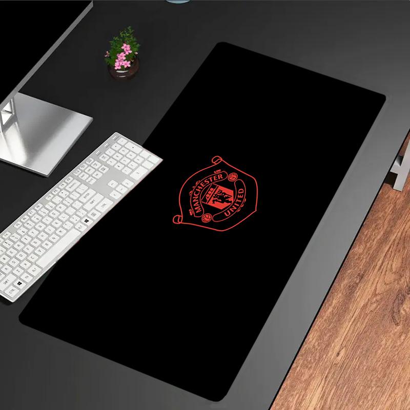 Manchester Crest Mouse Pad, Rubber Base, Mouse Pad for Gamers and Office Use, Gaming Desk , Easy To Clean Mat Christmas Fan Gifts