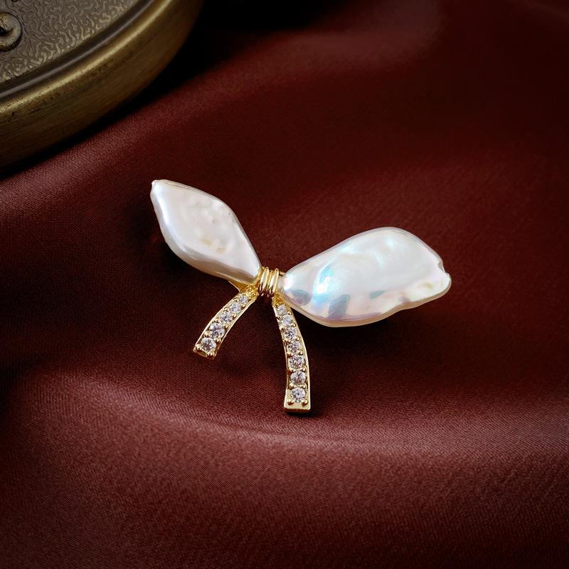 

Вінтажні Жіночі Чоловічі Палацові Розкішні Кришталеві Хрест Метелик Значки Брошки Ретро Бароко Класичні Дамські Банкетні Шпильки для Сукні Ювелірні Вироби