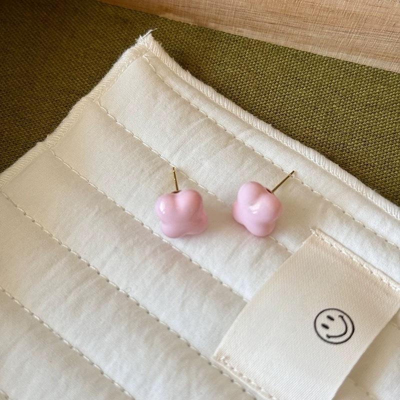 Summer dopamine four-leaf clover stud earrings female cute sweet candy-colored earrings new small fresh ear jewelry